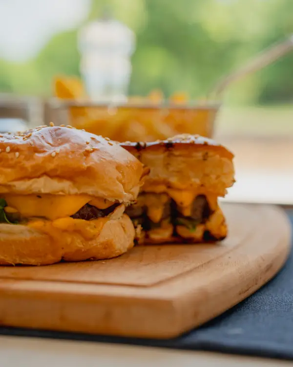 Cafe de Paris Soslu Burger