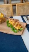 Cafe De Paris Soslu Kruvasan Burger
